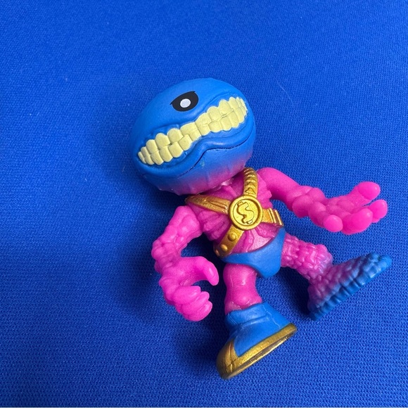 Treasure X Alien Face Force Mini Alien Figure Slyle Series 4 - LOOSE - Picture 2 of 6